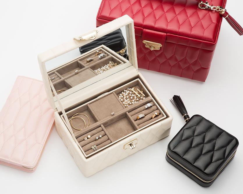 Wolf Caroline Collection