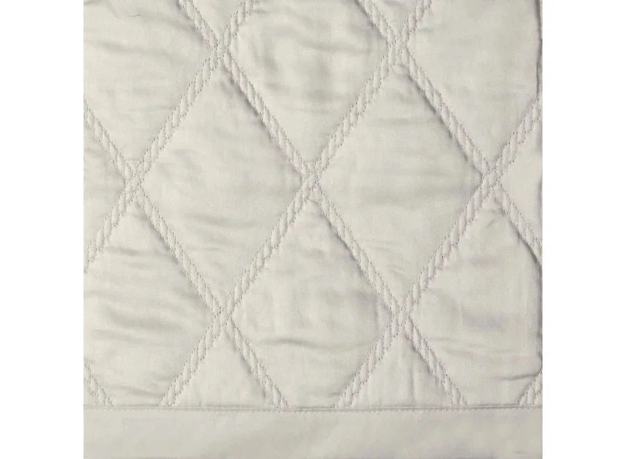 Filicudi Coverlet Bedding Signoria Pearl Full/Queen 