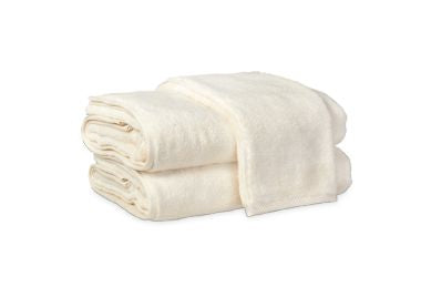 Milagro Towel Bath Linens Matouk Ivory Bath Towel set of 2 