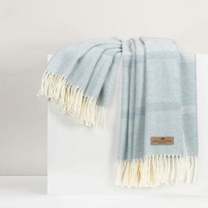 Montauk Throw Throw Lands Downunder Crystal 