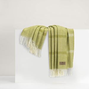 Montauk Throw Throw Lands Downunder Lemongrass 