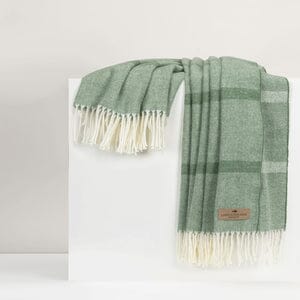Montauk Throw Throw Lands Downunder Olive 