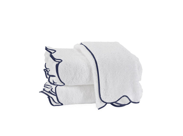 Cairo Scallop Bath Towel Bath Linens Matouk Navy 