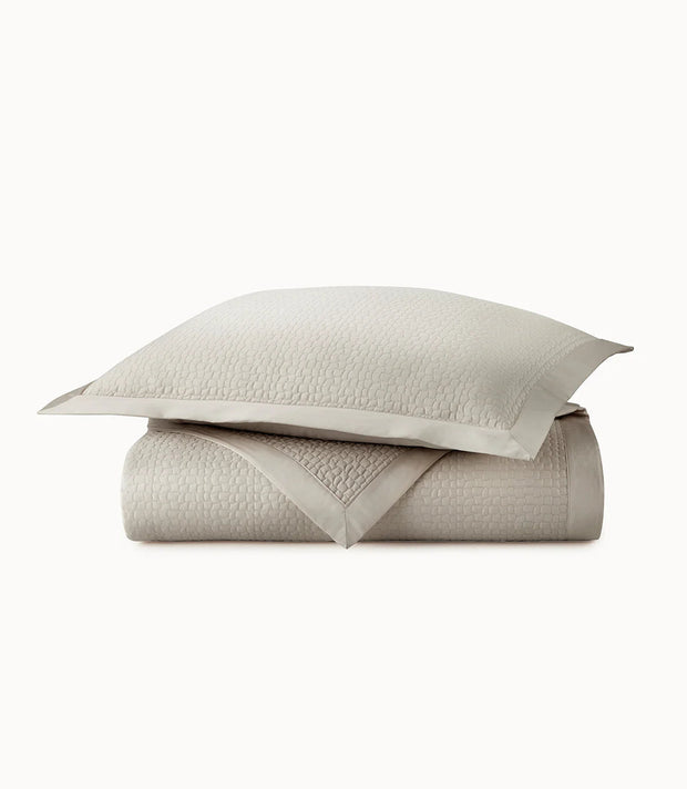 Hamilton Full/Queen Coverlet Bedding Style Peacock Alley Pearl 