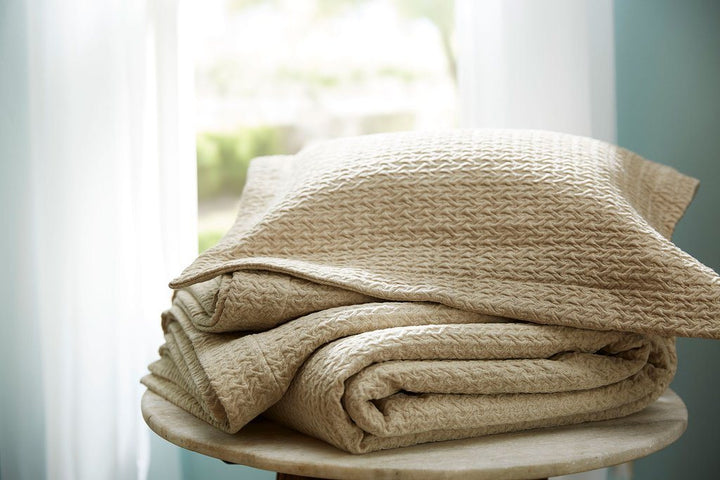 Kimi Purists Twin Coverlet Bedding Style SDH 