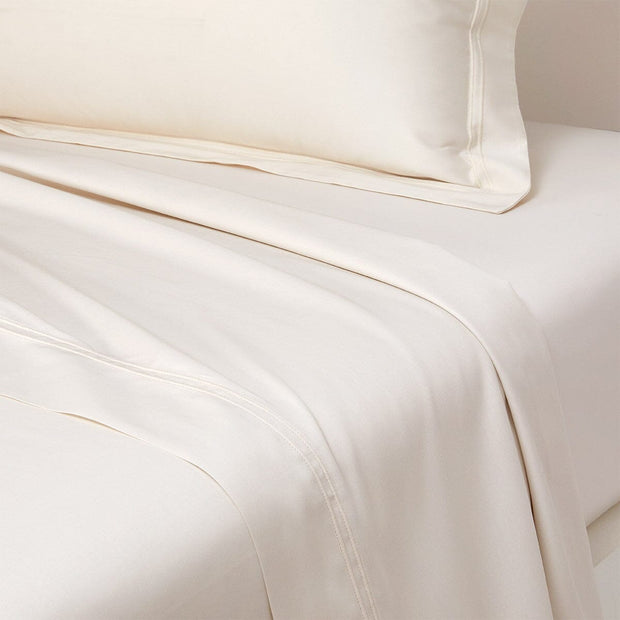 Triomphe F/Q Flat Sheet Bedding Style Yves Delorme Nacre 