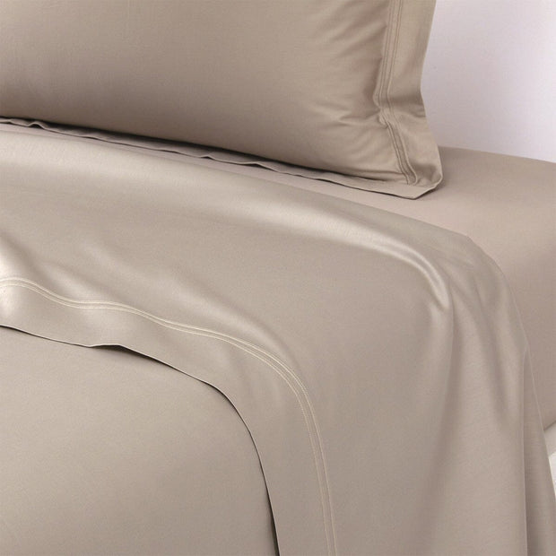 Triomphe F/Q Flat Sheet Bedding Style Yves Delorme Pierre 